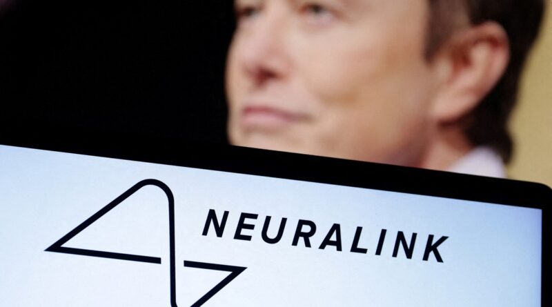 Agência dos EUA autoriza empresa de Elon Musk a realizar estudos para implantes cerebrais em humanos