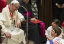 Papa Francisco apoia que crianças aprendam programação